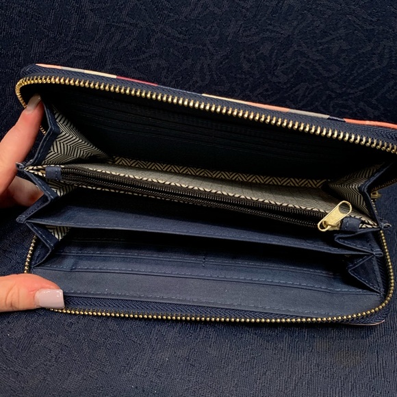 Adorable Fall Wallet 🍁🍂 - Picture 4 of 5